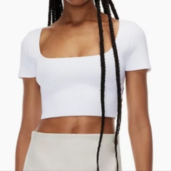 Babaton Tops - Aritzia Babaton Sculpt Knit Crop Top Size XS White